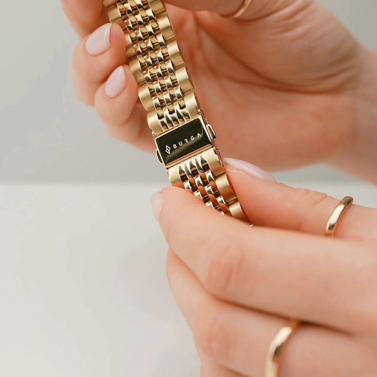 Apple Watch Metal Bracelet - Chic Royal