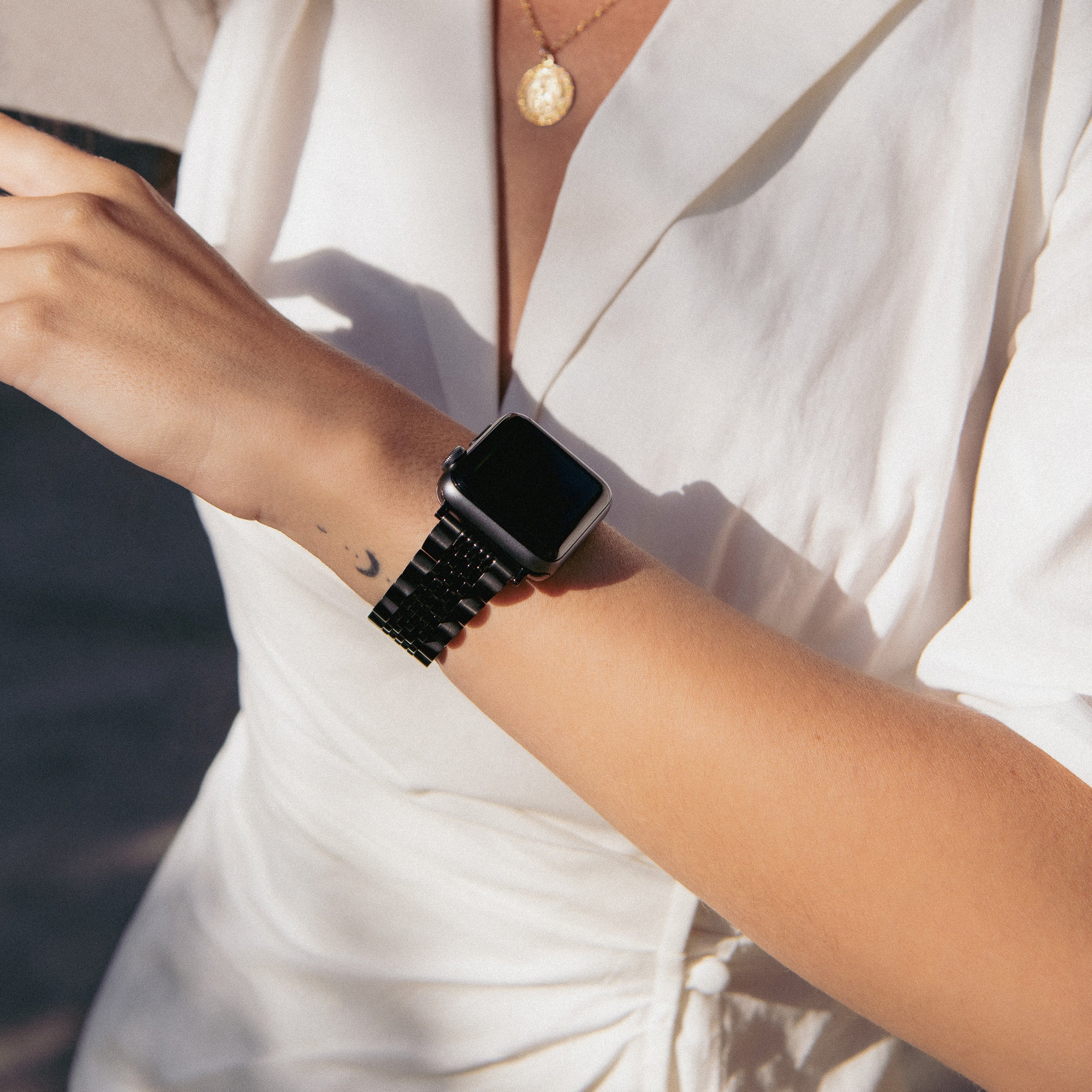 Apple Watch Metal Bracelet - Chic Royal