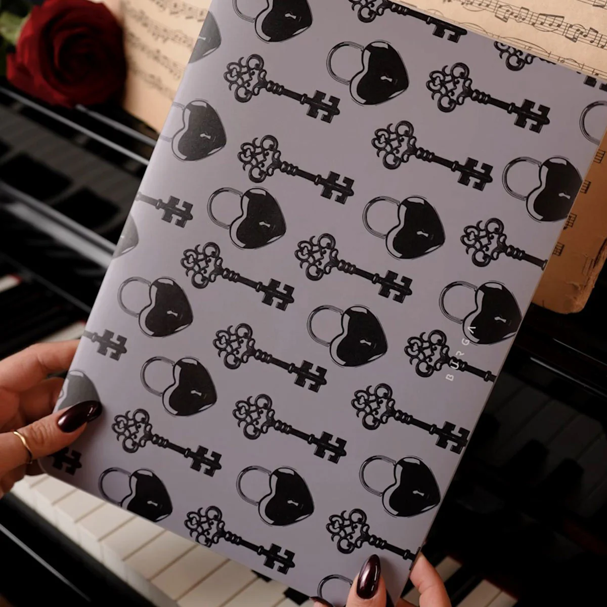 Loveholic - Macbook Case