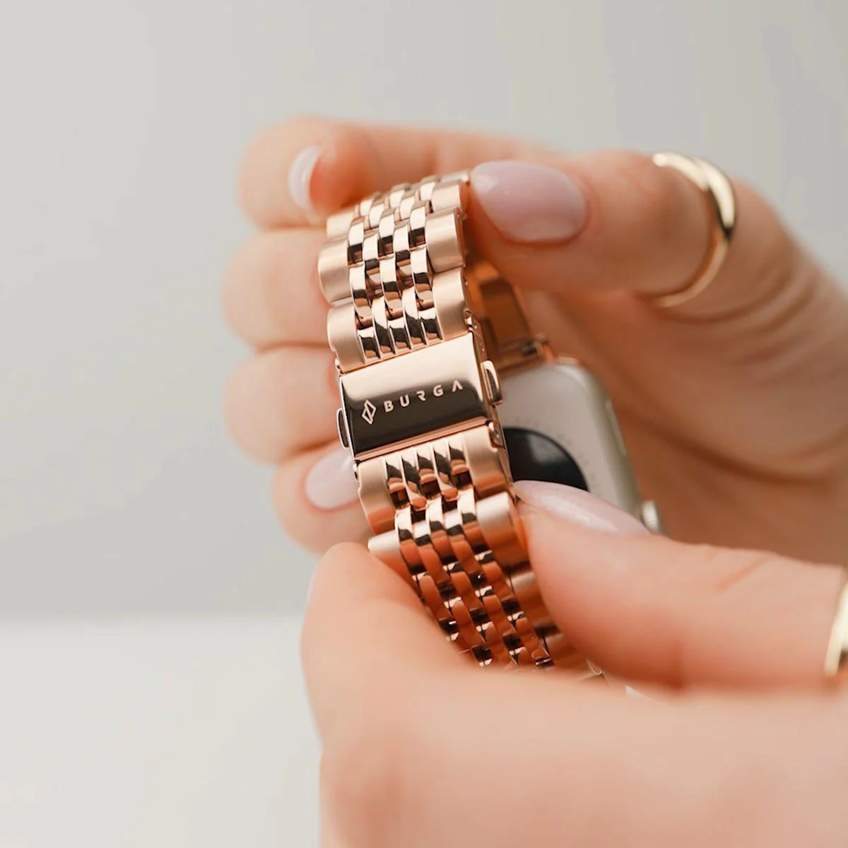 Apple Watch Metal Bracelet - Chic Royal